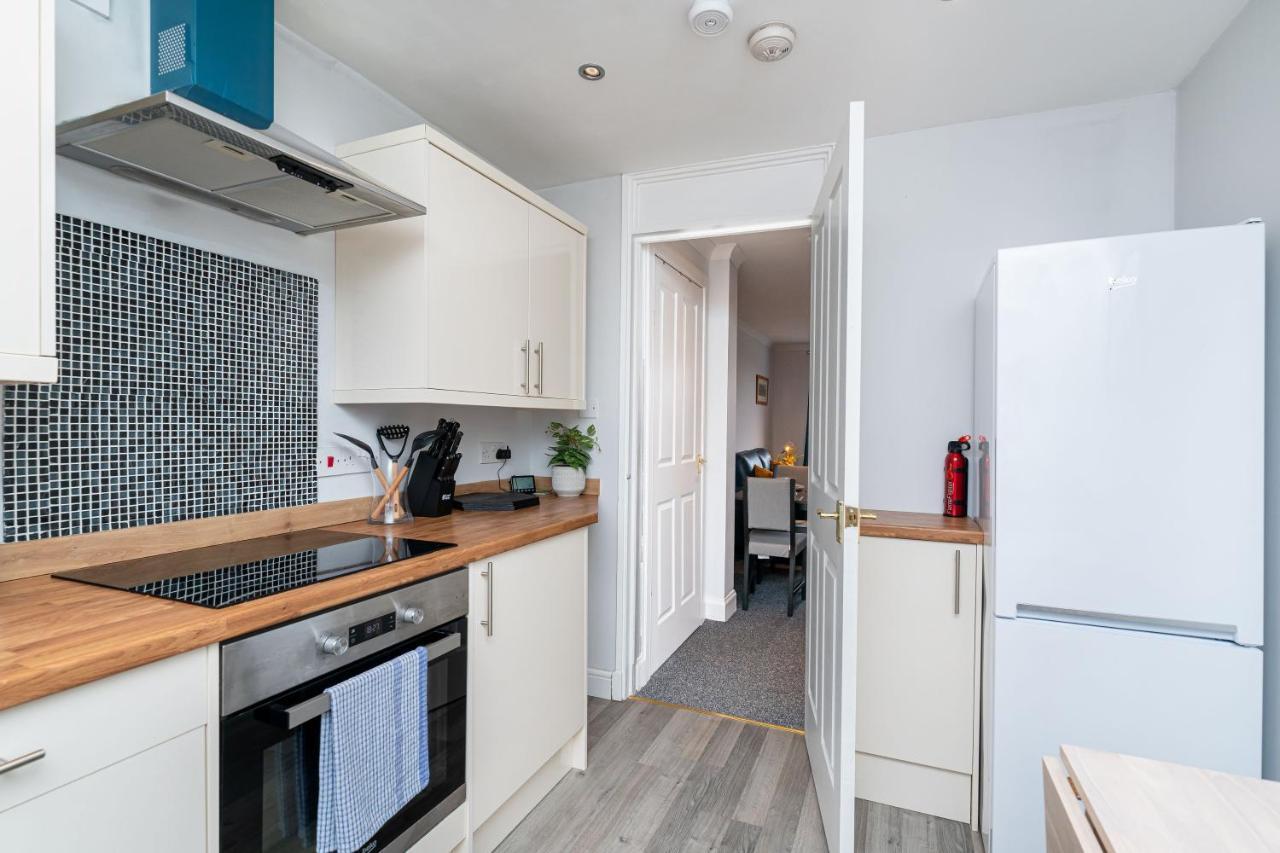 Lovely 3-Bedroom Flat With Free Parking Алланский Бридж Экстерьер фото